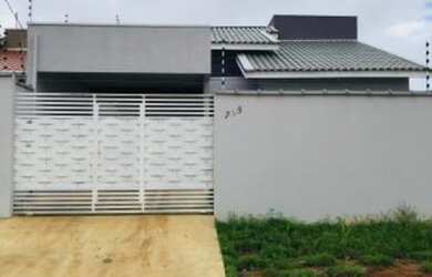 Imagem: A casa possui 2 Dormitórios, 1 Vaga na garagem, 110m² de Área