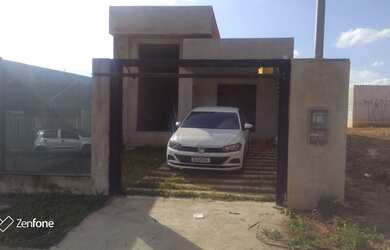 Imagem: A casa possui 2 Dormitórios, 2 Banheiros, 2 Vagas na garagem