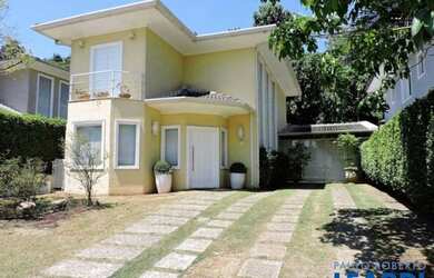 Imagem: A casa em condomínio à venda possui 3 Dormitórios, 5 Banheiros