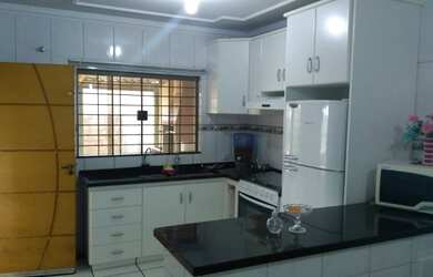 Imagem: A casa possui 4 Dormitórios, 4 Banheiros e está localizado