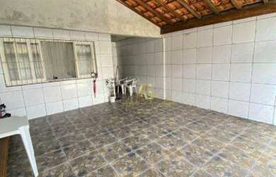 Imagem: A casa possui 2 Dormitórios, 1 Banheiro, 2 Vagas na garagem