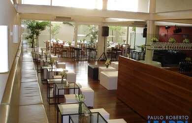 Imagem: O depósito possui 5 Vagas na garagem, 550m² de Área e está