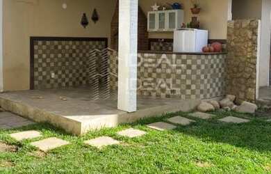 Imagem: A casa possui 4 Dormitórios, 5 Banheiros, 1 Vaga na garagem