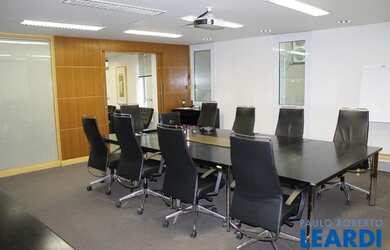 Imagem: O depósito e possui 1 Vaga na garagem, 210-0m² de Área está