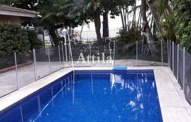 Imagem: A casa possui 4 Dormitórios, 5 Banheiros, 3 Vagas na garagem