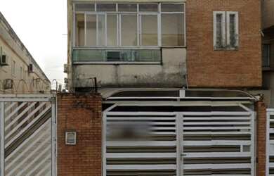 Imagem: A casa possui 1 Dormitório, 1 Banheiro, 1 Vaga na garagem