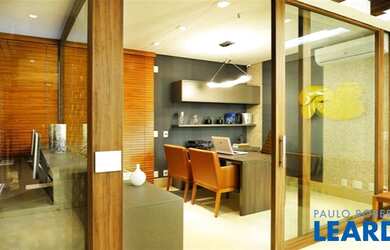 Imagem: O depósito possui 1 Vaga na garagem e 33m² de Área e está