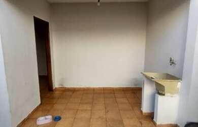 Imagem: A casa possui 2 Dormitórios, 1 Banheiro, 258m² de Área e