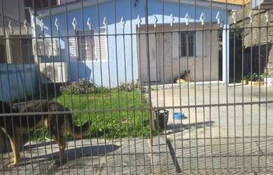 Imagem: A casa possui 4 Dormitórios, 2 Banheiros, 2 Vagas na garagem