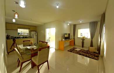 Imagem: A casa possui 3 Dormitórios, 2 Banheiros, 1 Vaga na garagem