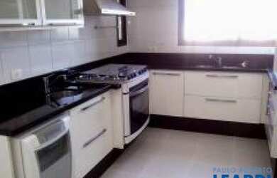 Imagem: O apartamento possui 4 Dormitórios, 5 Banheiros, 4 Vagas na