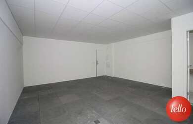 Imagem: O depósito possui 1 Vaga na garagem, 36m² de Área e está