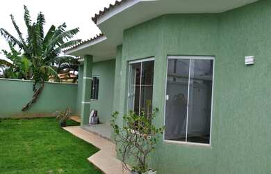 Imagem: A casa possui 3 Dormitórios, 2 Banheiros, 120m² de Área