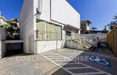 Imagem: O depósito possui 5 Vagas na garagem, 713m² de Área e está