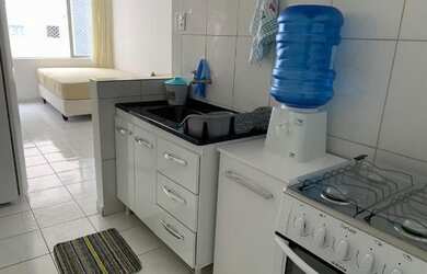 Imagem: A kitnet possui 1 Dormitório, 1 Banheiro, 1 Vaga na garagem