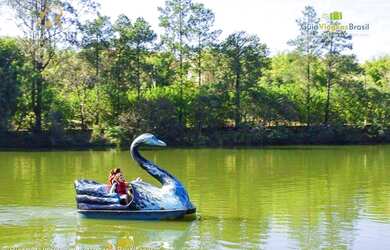 Imagem: A casa possui 2 Dormitórios, 2 Banheiros, 2 Vagas na garagem