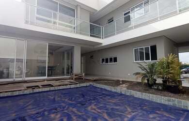 Imagem: A casa em condomínio possui 4 Dormitórios, 4 Banheiros, 2