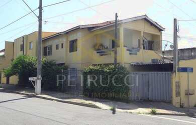 Imagem: A casa possui 4 Dormitórios, 4 Banheiros, 3 Vagas na garagem