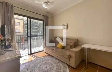 Imagem: O apartamento possui 2 Dormitórios, 1 Banheiro, 1 Vaga na garagem