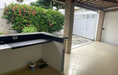 Imagem: A casa para alugar possui 3 Dormitórios, 3 Banheiros, 4 Vagas