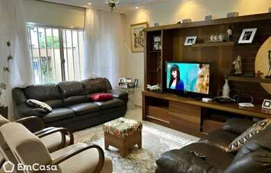 Imagem: A casa possui 2 Dormitórios, 2 Banheiros, 5 Vagas na garagem