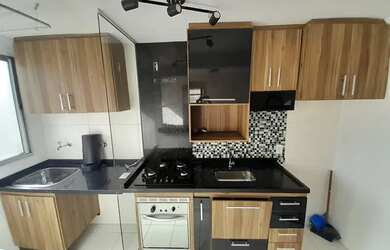 Imagem: O apartamento possui 2 Dormitórios, 1 Banheiro, 1 Vaga na garagem