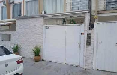 Imagem: A casa possui 2 Dormitórios, 1 Banheiro, 1 Vaga na garagem