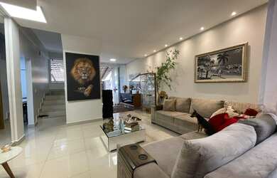 Imagem: A casa possui 3 Dormitórios, 3 Banheiros, 3 Vagas na garagem