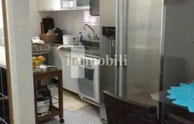 Imagem: O apartamento possui 1 Dormitório, 1 Banheiro, 1 Vaga na garagem