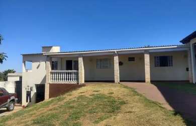 Imagem: A casa em condomínio possui 3 Dormitórios, 2 Banheiros, 3