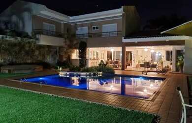 Imagem: A casa em condomínio possui 5 Dormitórios, 5 Banheiros, 5