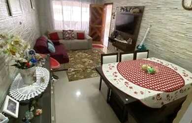 Imagem: A casa possui 3 Dormitórios, 2 Banheiros, 3 Vagas na garagem