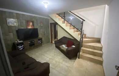 Imagem: A casa possui 3 Dormitórios, 2 Banheiros, 1 Vaga na garagem