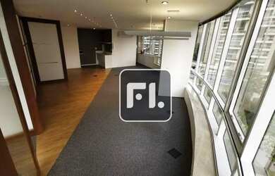 Imagem: O depósito possui 3 Vagas na garagem, 100m² de Área e está