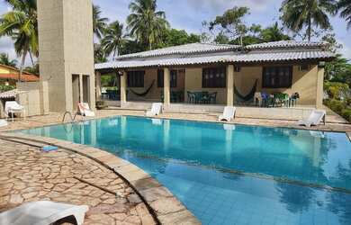 Imagem: A casa possui 4 Dormitórios, 5 Vagas na garagem e está localizado