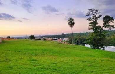 Imagem: O terreno possui 1.117m² de Área e está localizado em Parque