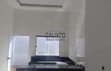 Imagem: A casa possui 3 Dormitórios, 1 Banheiro, 3 Vagas na garagem