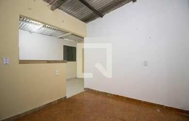 Imagem: A casa possui 1 Dormitório, 1 Banheiro, 1 Vaga na garagem e