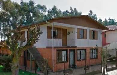 Imagem: A casa possui 4 Dormitórios, 4 Banheiros, 3 Vagas na garagem