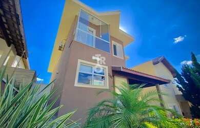 Imagem: A casa possui 4 Dormitórios, 5 Banheiros, 4 Vagas na garagem