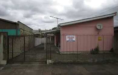 Imagem: A casa possui 2 Dormitórios, 1 Banheiro, 1 Vaga na garagem