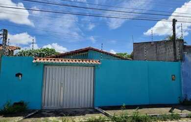 Imagem: A casa possui 2 Dormitórios, 1 Banheiro, 1 Vaga na garagem