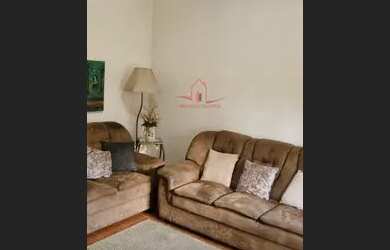 Imagem: A casa possui 3 Dormitórios, 2 Banheiros, 2 Vagas na garagem