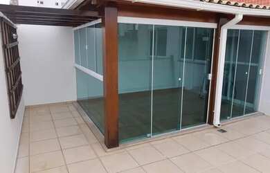 Imagem: O apartamento possui 2 Dormitórios, 2 Banheiros, 2 Vagas na