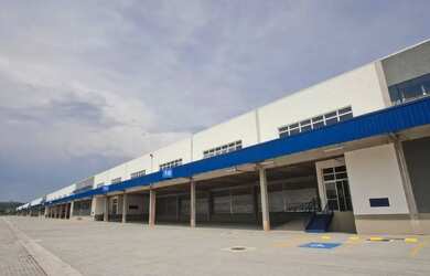 Imagem: O depósito possui 5 Vagas na garagem, 10160m² de Área e está