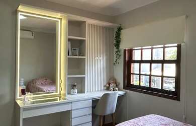 Imagem: A casa possui 4 Dormitórios, 5 Banheiros, 4 Vagas na garagem