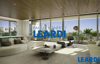 Imagem: O apartamento possui 4 Dormitórios, 5 Banheiros, 4 Vagas na