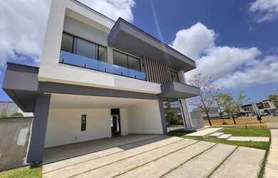 Imagem: A casa em condomínio possui 5 Dormitórios, 5 Banheiros, 390m²