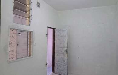 Imagem: A casa possui 1 Dormitório, 1 Banheiro, 30m² de Área e está