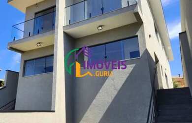 Imagem: A casa possui 3 Dormitórios, 3 Banheiros, 2 Vagas na garagem